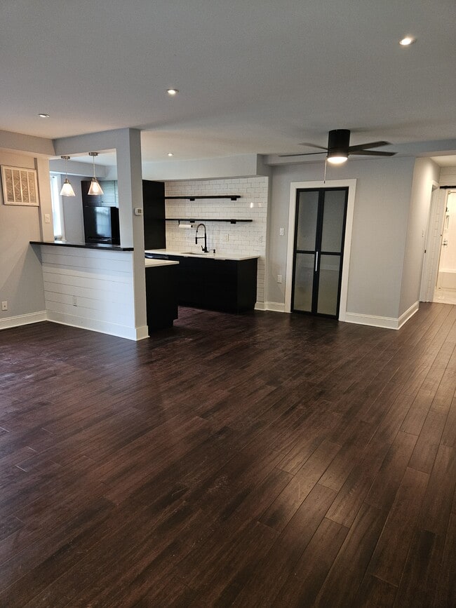 Building Photo - 317 Homeland Southway