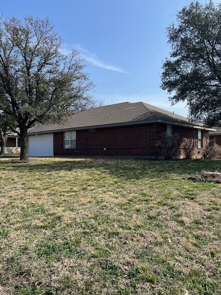 Building Photo - 1749 Lincoln Dr