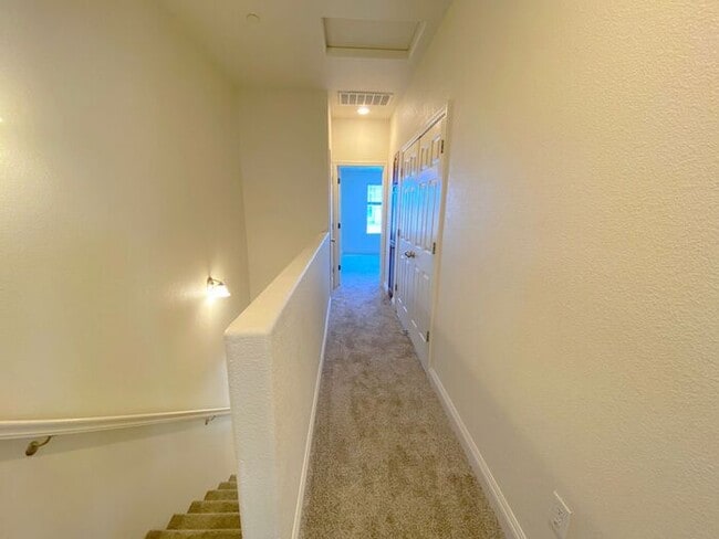 Building Photo - Luxury Townhouse 2 Master Suites - North M...