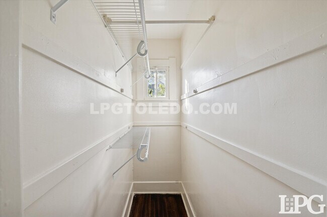 Building Photo - 4017 Overland Pkwy