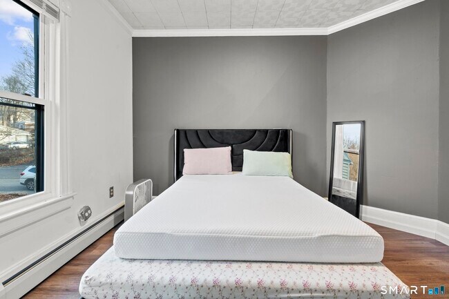 Building Photo - 23 N Beacon St