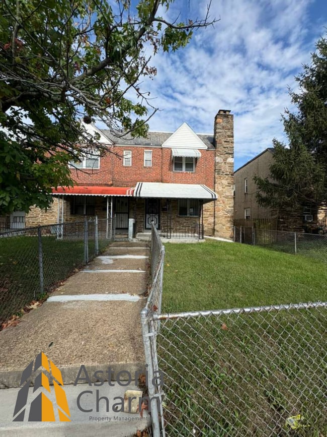 Building Photo - Conveniently Located 4 Bedroom with Privat...