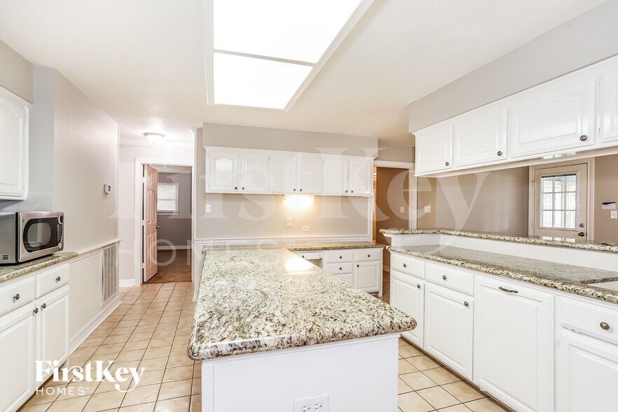 Building Photo - 14042 Hunters Glen