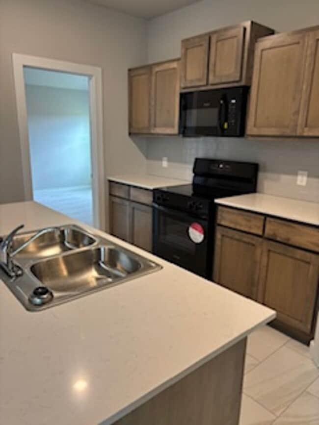 Building Photo - 2200 SE 90th St