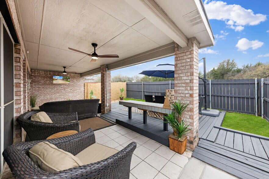 Building Photo - 4835 Crown Dr