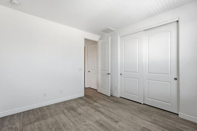 Building Photo - 5100 E Rancho Paloma Dr