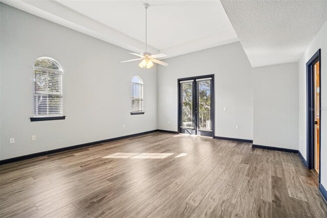 Building Photo - 502 S Albany Ave