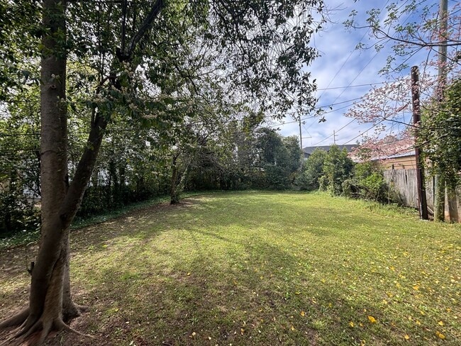 Building Photo - Bungalow in Rosewood