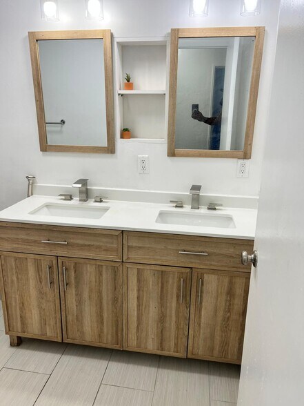 Double Vanity - 620 NE 140th St