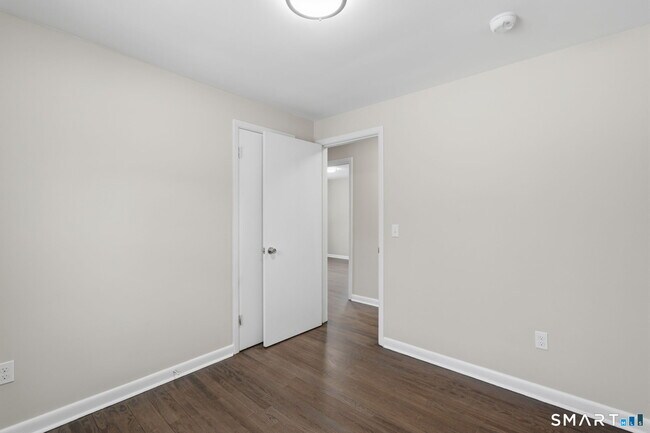 Building Photo - 26 Hiawatha Ln