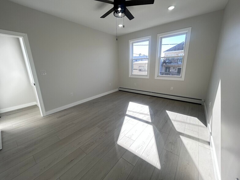 Building Photo - 510 17th St