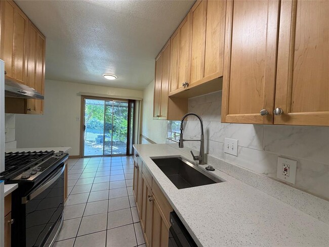 Building Photo - 1200 Warrington Dr