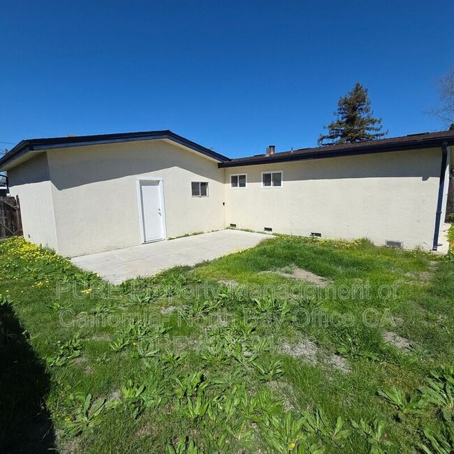 Building Photo - 1520 Joan Dr