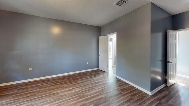 Building Photo - 103 Woodley Ave