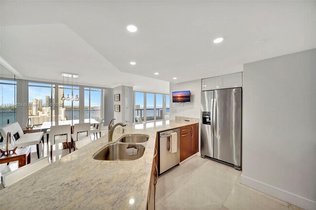 Building Photo - 1717 N Bayshore Dr