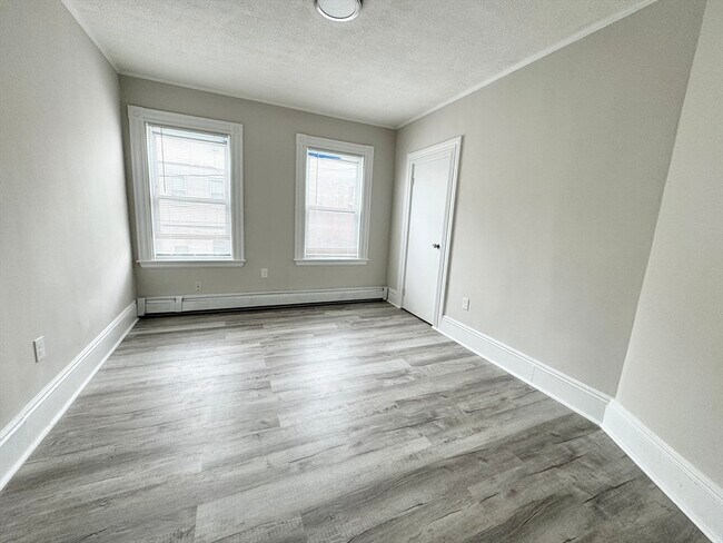 Building Photo - 57 Burrell St