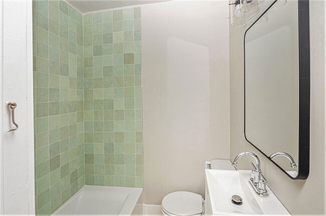 Building Photo - Spacious 2 bedroom home in the heart of City Park! LEASING SPECIAL INFO BELOW