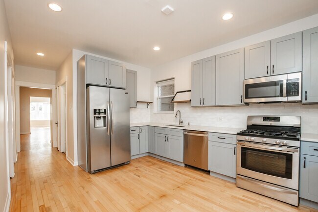 Building Photo - 2136 N Avers Ave