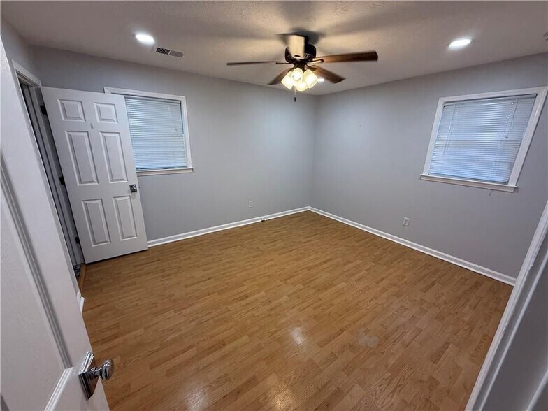 Building Photo - 3210 Ebenezer Rd NE