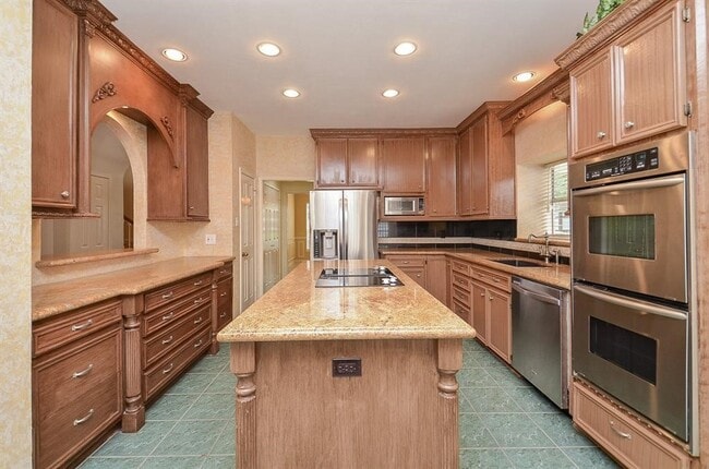 Building Photo - 16714 Colony Terrace Dr