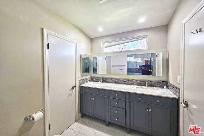 Building Photo - 23526 Dolorosa St