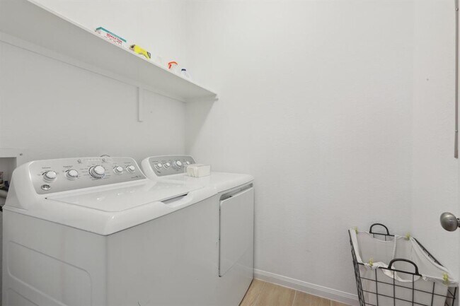 Building Photo - 1107 Cadence Dr