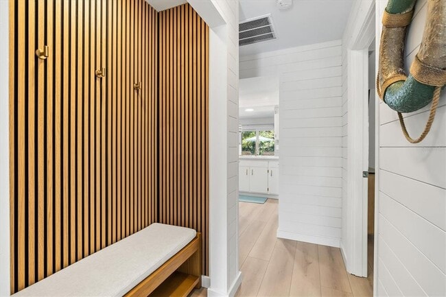 Building Photo - 2641 Hyde Park St