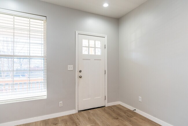Entry - 1628 S 4th St