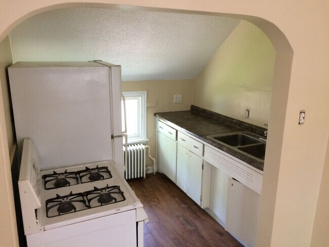 Building Photo - 272 George St W