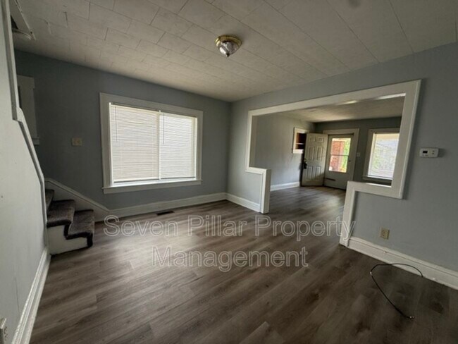 Building Photo - 1044 E 16th Ave