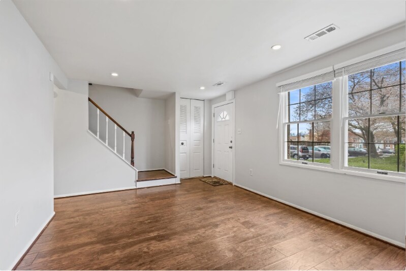 Building Photo - 119 Fairfield Dr