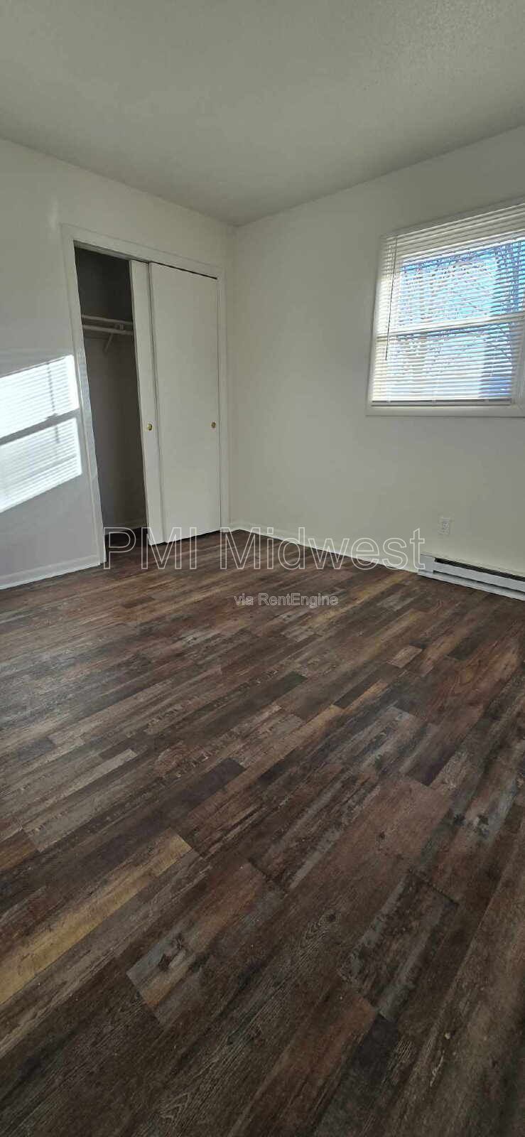 Building Photo - 570 US-52