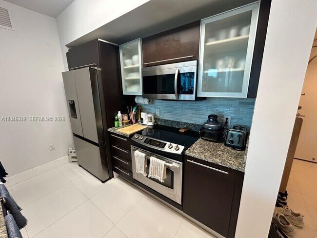 Building Photo - 951 Brickell Ave