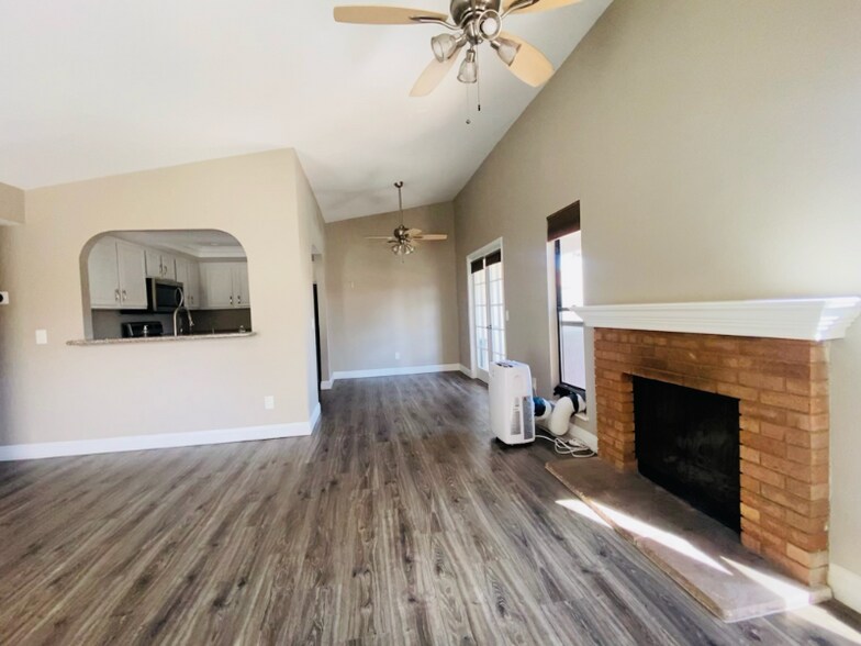 Primary Photo - 2812 Bluegill Way