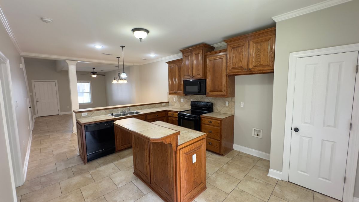Building Photo - 12223 Village Maison Dr