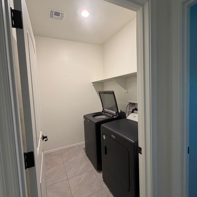 Building Photo - 9020 E Pantano Bluff Dr