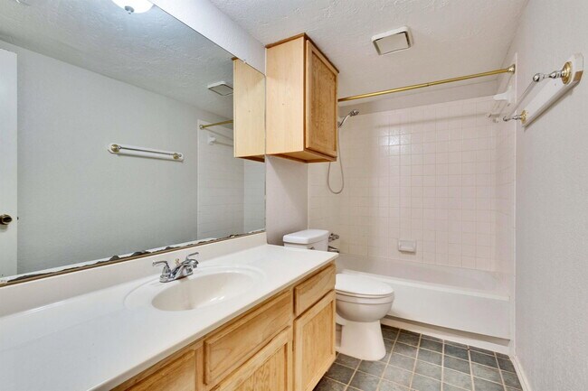 Building Photo - 9706 Moorberry St