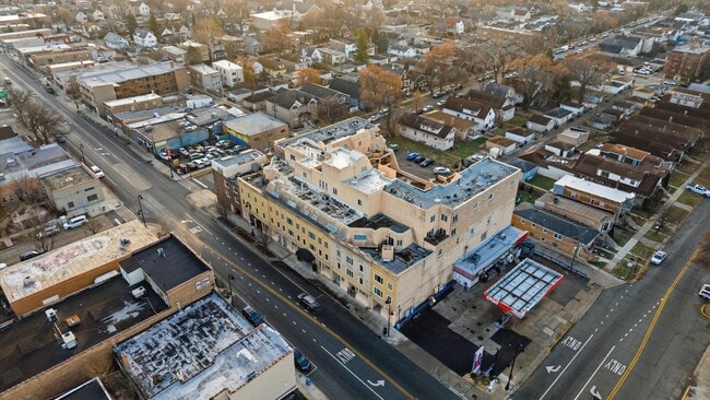 Building Photo - 6337 Roosevelt Rd