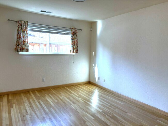 Building Photo - 4165 Sabio Ct