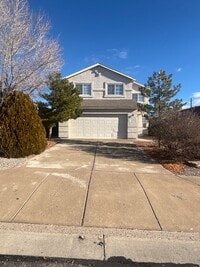 Building Photo - 5 Bedroom House