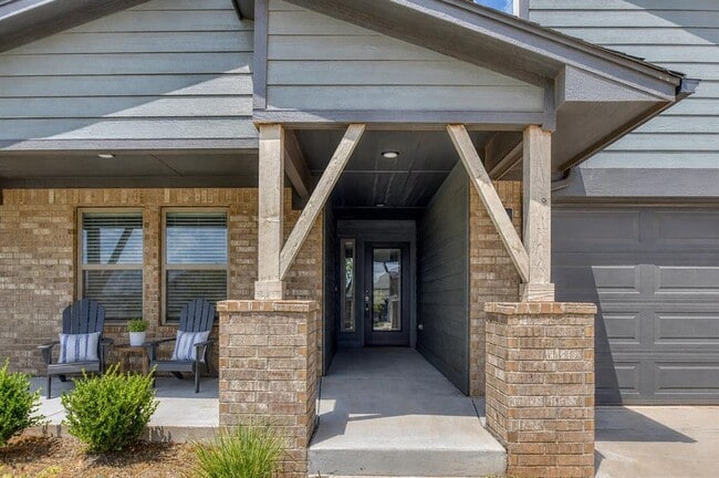 Building Photo - 2804 S Bowling Dr