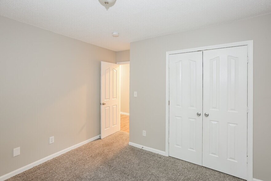 Building Photo - 11240 Northwoods Forest Dr
