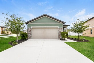 Building Photo - 2704 Island Walk Dr