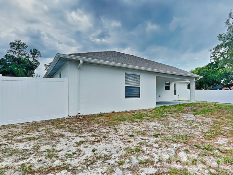 Building Photo - 11107 Cranston St