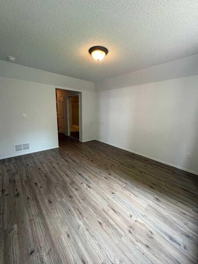 Building Photo - 5050 Rill Valley Way