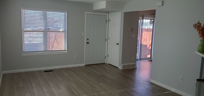 Building Photo - 1310 Firefly Cir