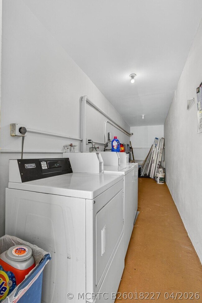 Building Photo - 42 Easthampton B