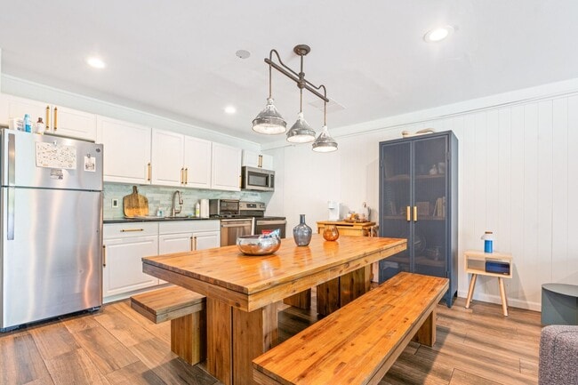 Building Photo - Charming 3BR House in Hunter