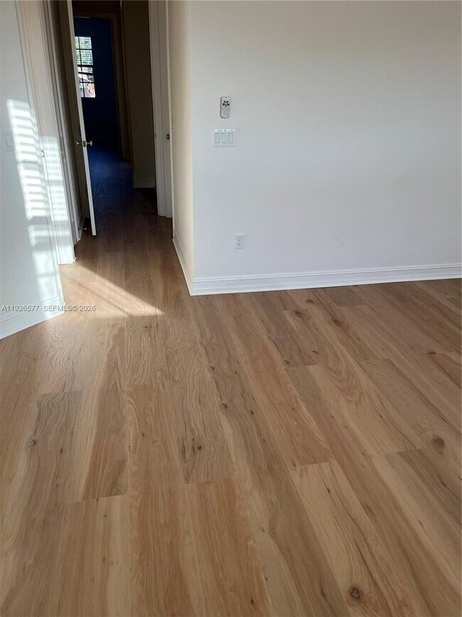 Building Photo - 115 Riverwalk Cir E