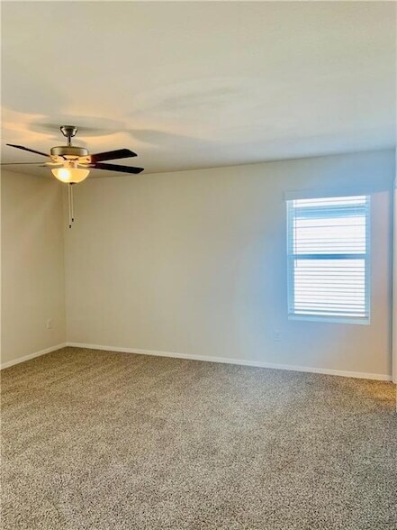 Building Photo - 936 E Bunting St